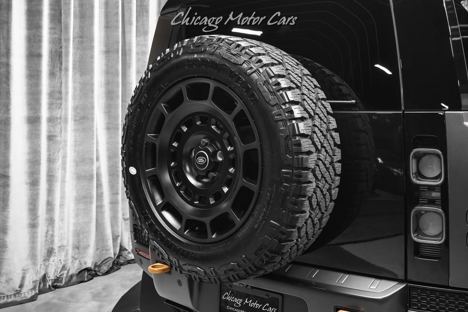 Used 2025 Land Rover Defender 110 AWD/4WD image 46