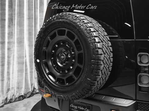 Used 2025 Land Rover Defender 110 AWD/4WD image 46