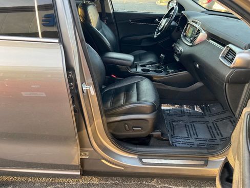 Used 2016 Kia Sorento SX image 33