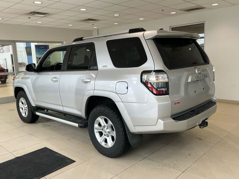 Used 2019 Toyota 4Runner SR5 AWD/4WD image 6