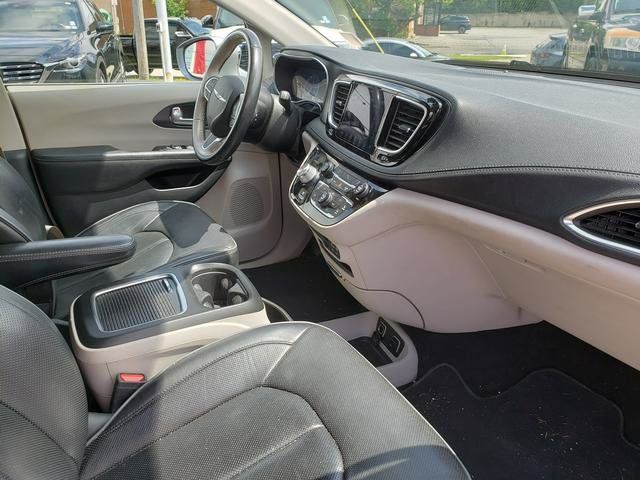 Used 2020 Chrysler Pacifica Limited w/ 8-pass Seating Package FWD image 18