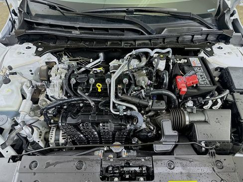 Used 2024 Nissan Altima 2.5 SV w/ SV Premium Package image 9