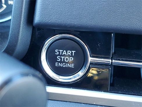 Used 2024 Mitsubishi Outlander SE image 33