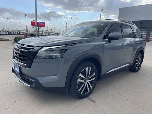 Certified 2024 Nissan Pathfinder Platinum w/ Lighting Package (N92) image 8