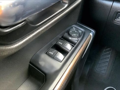 Certified 2021 Chevrolet Silverado 1500 LT w/ Fleet Comfort Package AWD/4WD image 35