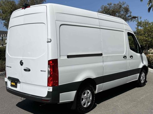 Used 2022 Mercedes-Benz Sprinter 1500 image 14