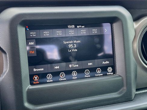 Used 2022 Jeep Gladiator Sport AWD/4WD image 14