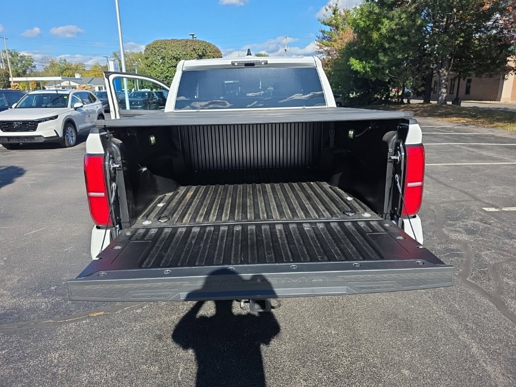 Used 2025 Toyota Tacoma TRD Off-Road AWD/4WD image 25