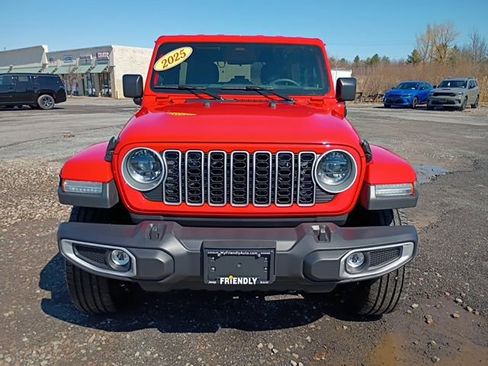 Used 2025 Jeep Wrangler Unlimited Sahara AWD/4WD image 2
