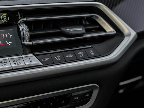 Used 2021 BMW X5 M50i image 24