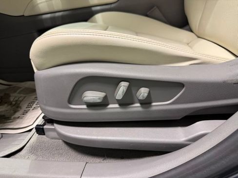 Used 2023 Cadillac XT6 Premium Luxury AWD/4WD image 15