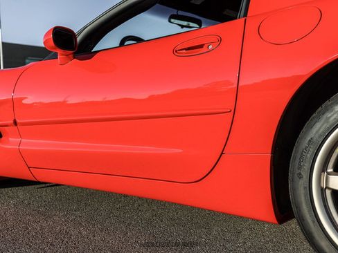 Used 2000 Chevrolet Corvette Coupe w/ Lighting Pkg RWD image 93
