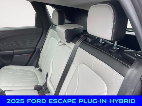 New 2025 Ford Escape SE w/ PHEV Premium Package FWD image 13
