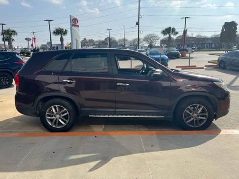 Used 2014 Kia Sorento LX image 6