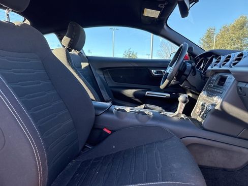 Used 2015 Ford Mustang Coupe image 5