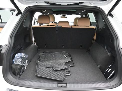 Used 2022 Volkswagen Tiguan SE R-Line image 32