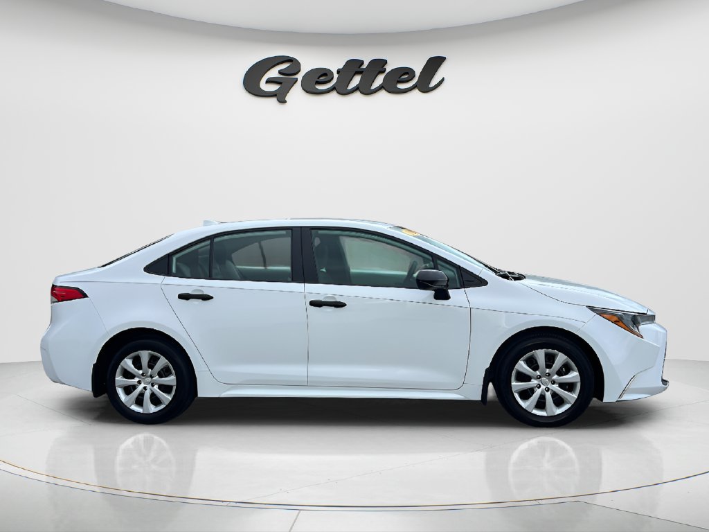 Used 2025 Toyota Corolla LE FWD image 4