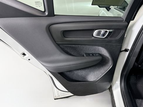 Used 2025 Volvo XC40 B5 Core AWD/4WD image 27