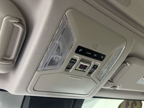 Used 2021 Toyota RAV4 XLE Premium image 22