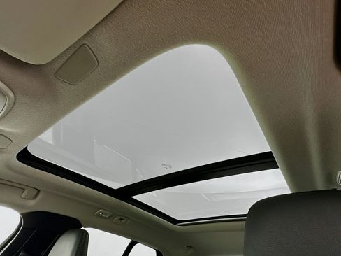 Used 2025 Volvo XC40 B5 Plus image 26