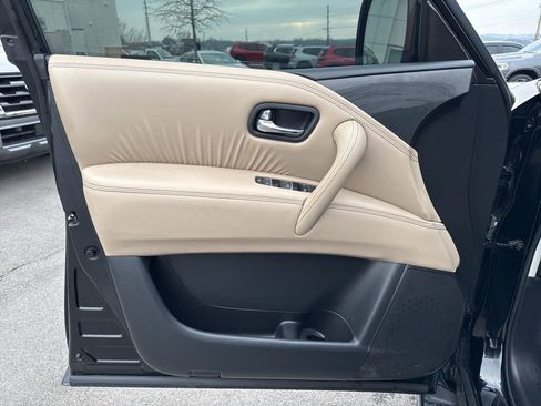 Used 2024 Nissan Armada SV image 10