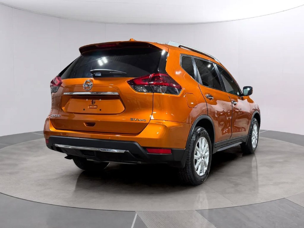 Used 2018 Nissan Rogue SV AWD/4WD image 3