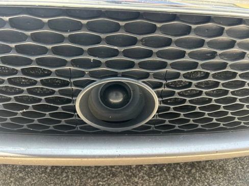 Used 2017 Chrysler Pacifica Limited w/ UConnect Theater Package FWD image 14