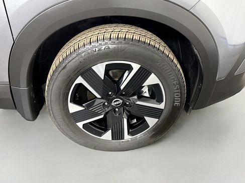 Used 2025 Nissan Kicks SR w/ Interior Electronics Package image 32