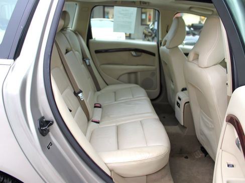 Used 2008 Volvo V70 image 18