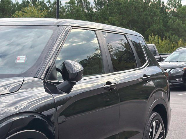 Used 2025 Mitsubishi Outlander AWD image 4