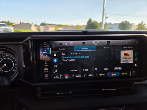 Used 2024 Jeep Gladiator Sport AWD/4WD image 7