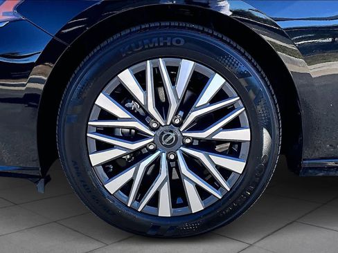 Used 2025 Nissan Altima 2.5 SV image 10