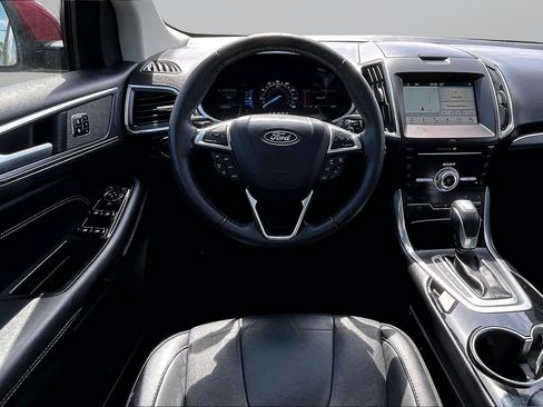 Used 2018 Ford Edge Titanium w/ Equipment Group 301A FWD image 5