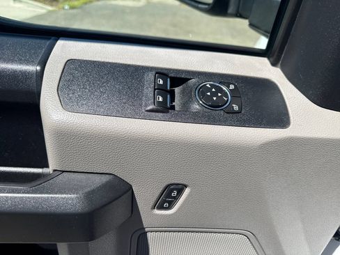 Used 2018 Ford F250 XL w/ Power Equipment Group AWD/4WD image 11