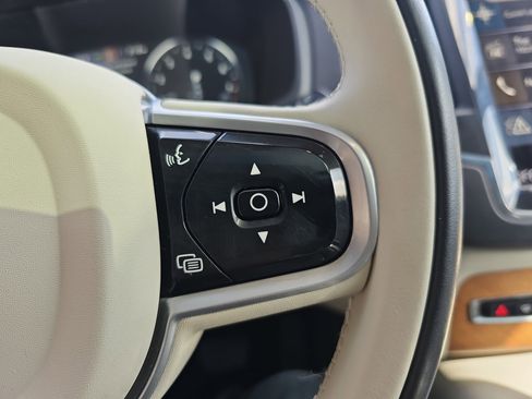 Used 2022 Volvo XC90 T6 Momentum w/ Climate Package image 18