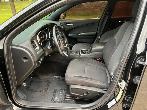 Used 2015 Dodge Charger SXT image 9