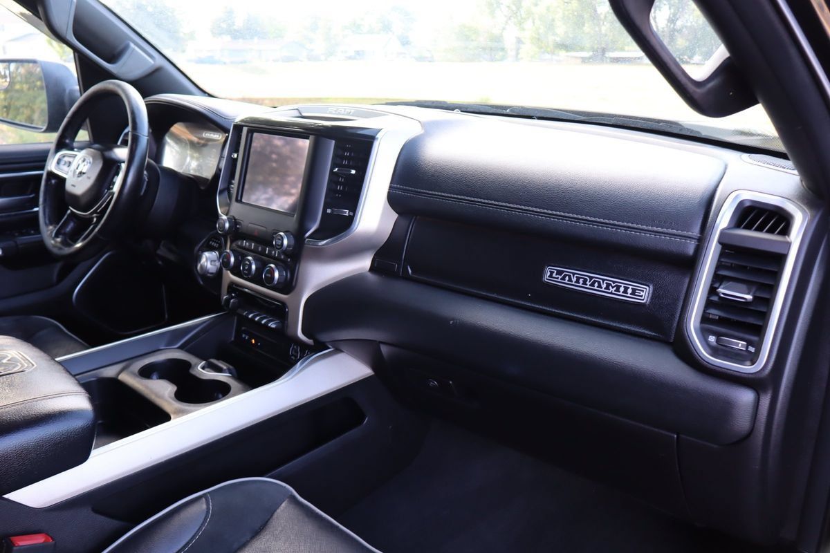 Used 2019 RAM 1500 Laramie w/ Sport Appearance Package AWD/4WD image 17