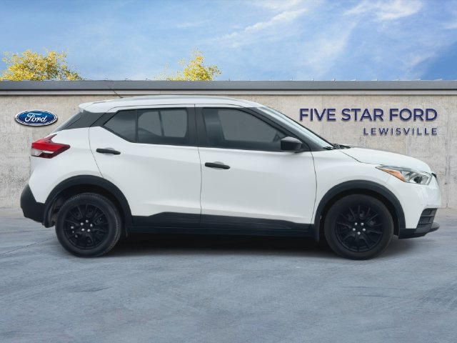 Used 2019 Nissan Kicks S FWD image 9
