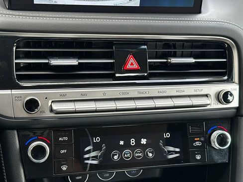 Used 2026 Genesis G70 2.5T image 21