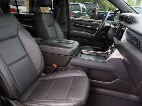 Used 2023 GMC Yukon XL Denali RWD image 36