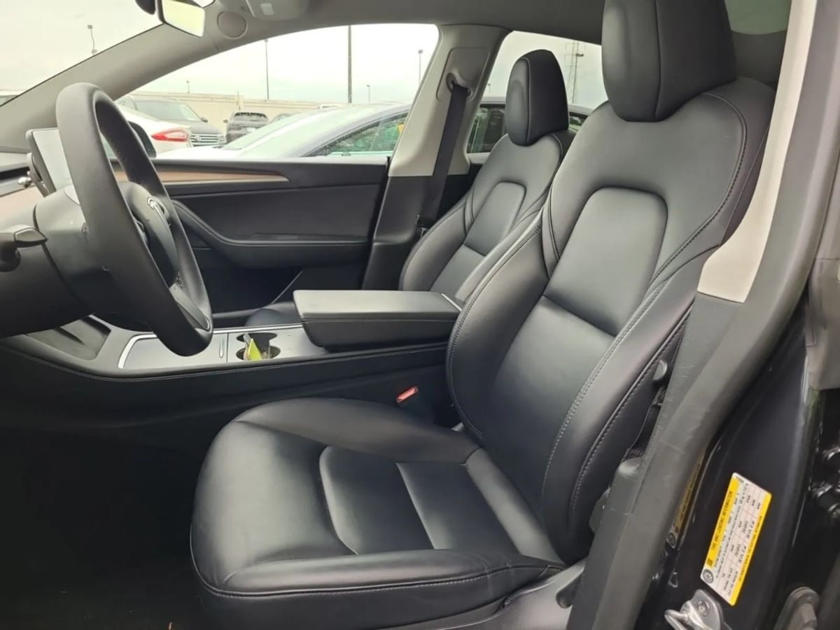 Used 2025 Tesla Model Y Long Range AWD/4WD image 2