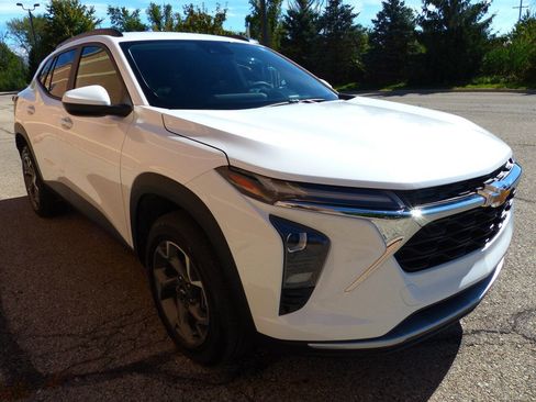 Used 2025 Chevrolet Trax LT image 10