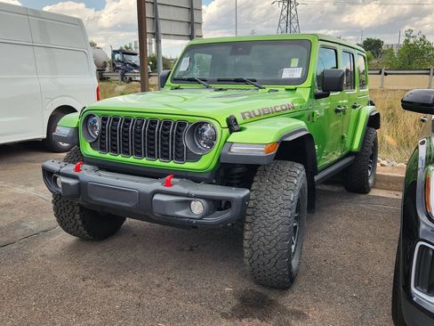 Used 2025 Jeep Wrangler Unlimited Rubicon AWD/4WD image 4