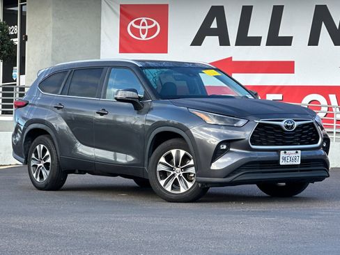 Used 2024 Toyota Highlander XLE image 8