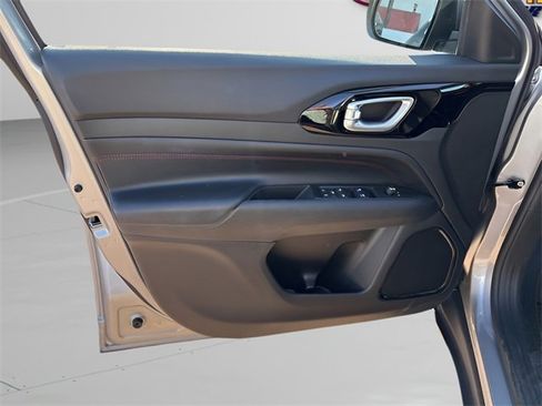 Used 2022 Jeep Compass Trailhawk w/ Trailhawk Convenience Group image 6