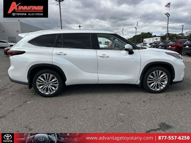 Used 2024 Toyota Highlander Platinum AWD/4WD image 5