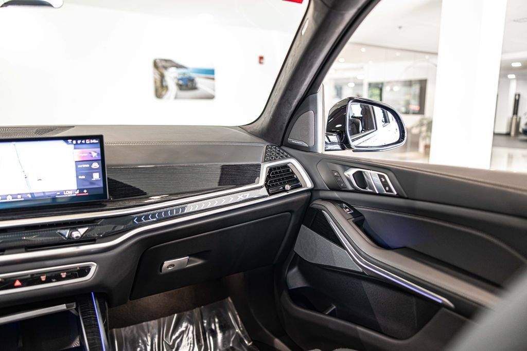 Used 2026 BMW X7 xDrive40i w/ M Sport Package AWD/4WD image 40