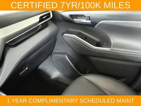 Used 2023 Toyota Highlander XLE AWD/4WD image 14
