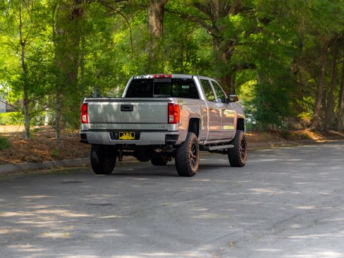 Used 2018 Chevrolet Silverado 1500 LTZ Z71 w/ LTZ Plus Package AWD/4WD image 44