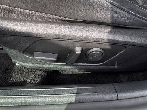 Used 2025 Hyundai Elantra Limited FWD image 21